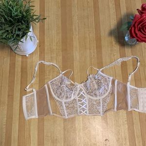 Victoria’s Secret white lace bra top (34C)
